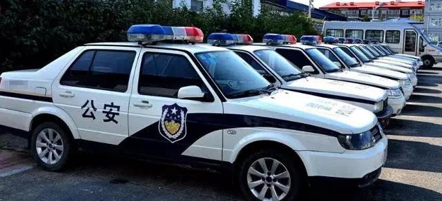 男子停车引发冲突遭刑警鸣笛围殴事件探究