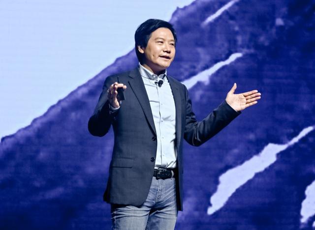 雷军突然公布喜讯，揭秘商业巨头背后的故事