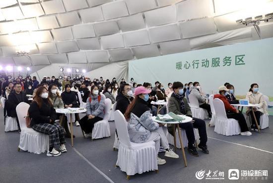 代表建议给应届生3至5年社保补贴，助力青年展翅飞翔