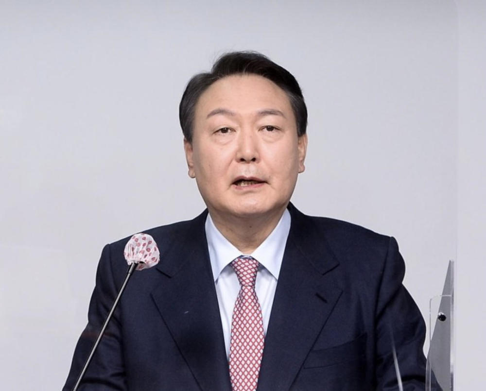 尹锡悦出生年月，探寻一个生命的故事