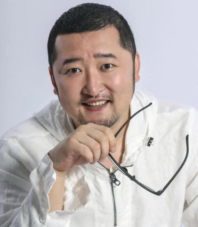 赵雷棋街头开直播刷鞋的独特魅力