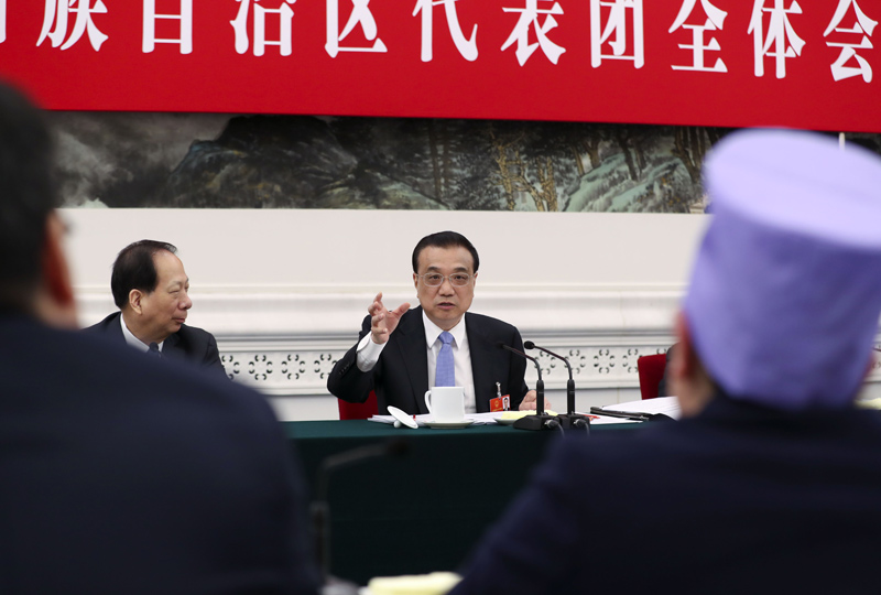 一位农民代表的发言被掌声打断三次了