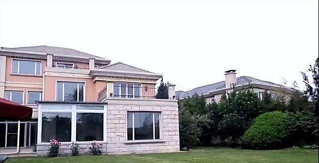 市场风云变幻，9000万别墅降至1500万？业内回应一网打尽