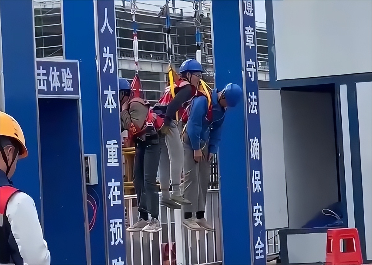 工人被罚吊工地门口，反思与探讨