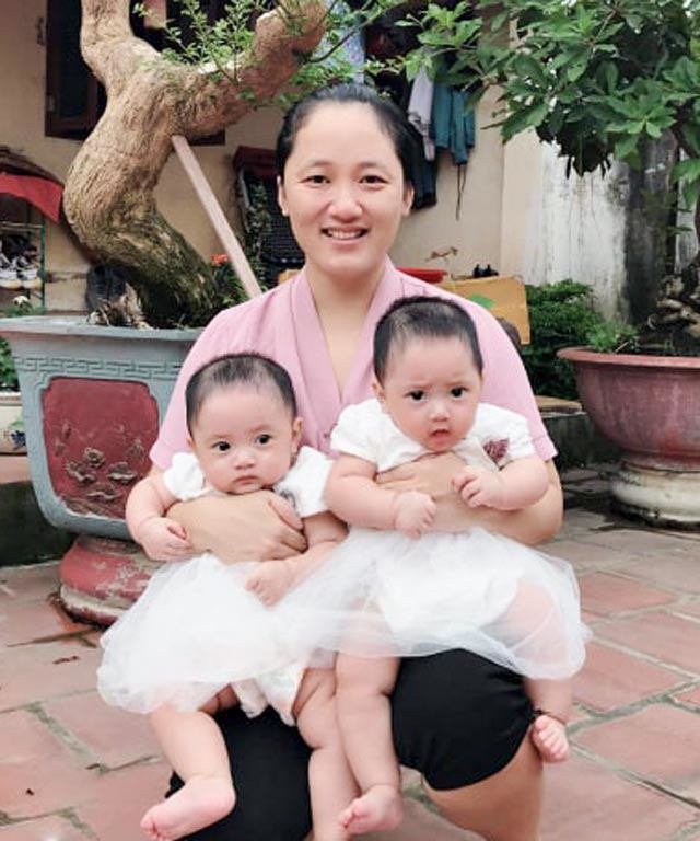 女子生下双胞胎四个月又怀双胞胎，奇迹与喜悦的挑战