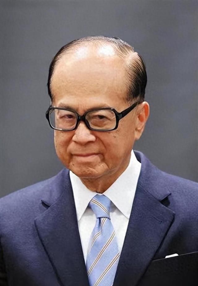 港媒三评李嘉诚出售港口，饮水思源