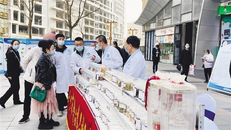 中国多措并举大力提振消费