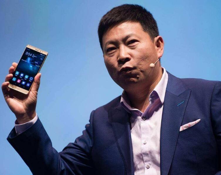 余承东，新手机不是四折叠六折叠