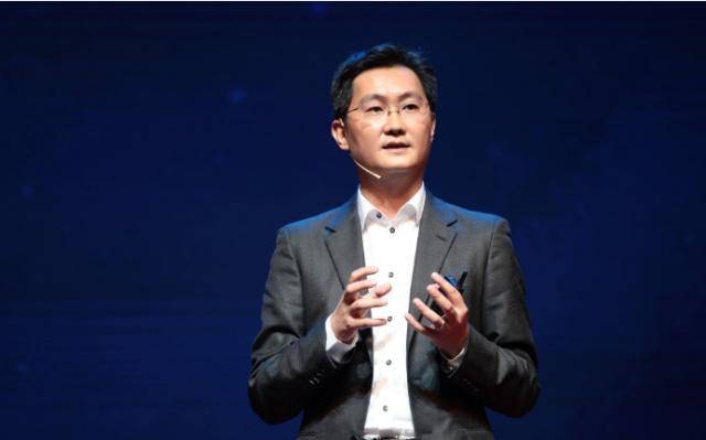 马化腾与梁文锋的交流，跨界对话，共创未来