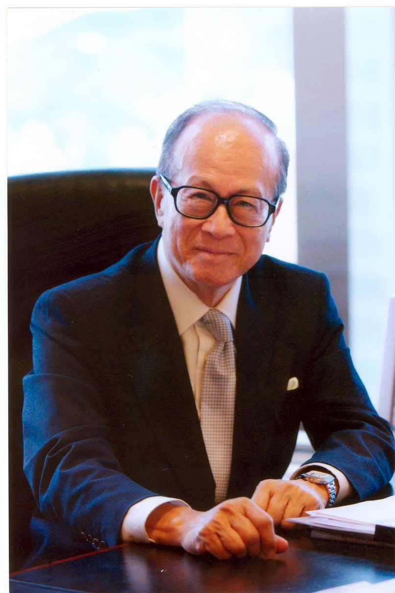 李嘉诚，香港开埠后第三任首富的传奇人生