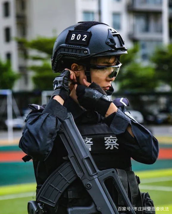 成都太古里女特警又美又飒——新时代女性的风采与力量
