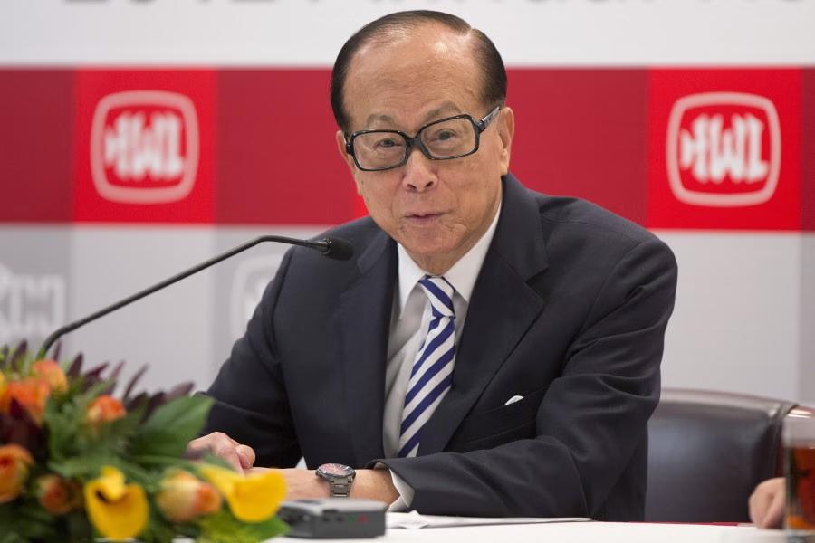 媒体，李嘉诚卖港口不是在商言商