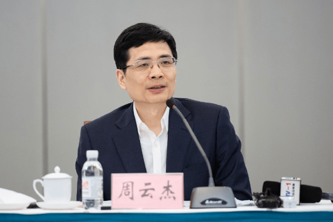 周云杰唯一关注雷军，一场科技与梦想的碰撞