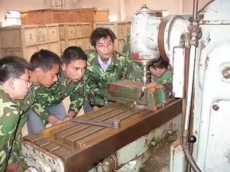 男子上下班通勤6小时交通费达4000元，现代都市生活的挑战与应对