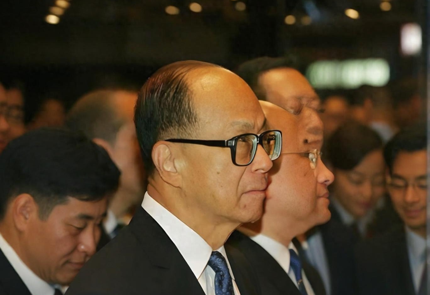 市监总局将审查李嘉诚卖港口交易，深度分析与观察