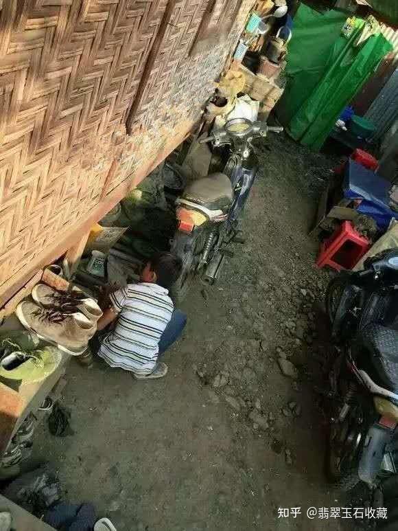 在缅华人哽咽，我爸妈被大楼压住了