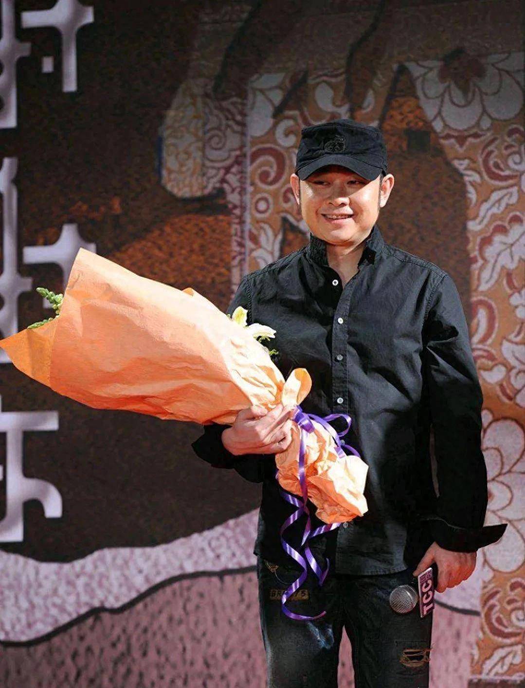 小刀郎现身刀郎演唱会门口，一场意外的惊喜