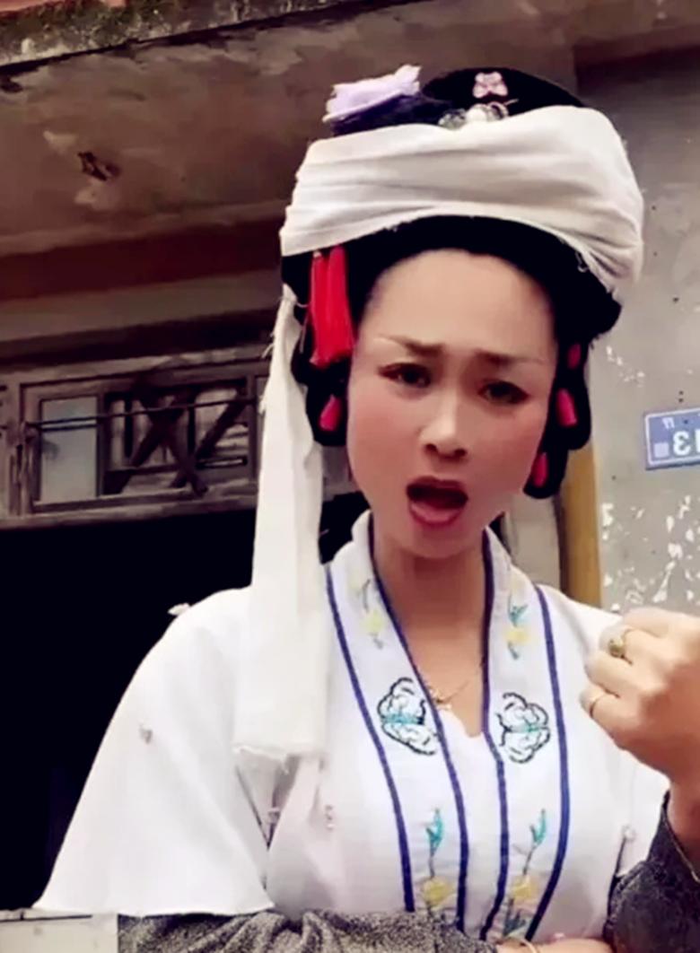 职业女哭灵人半个月连哭十六场，情感劳动背后的故事