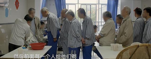 无辜被送入精神病院的人们，探究背后的真相与困境