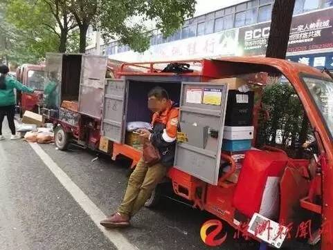 目击者讲述22岁女骑手车祸细节
