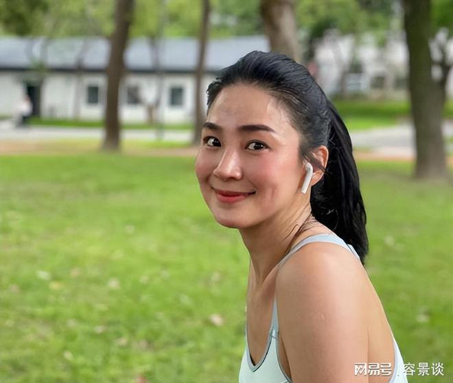 洪小铃官宣产女，喜悦与祝福交织的美好时刻