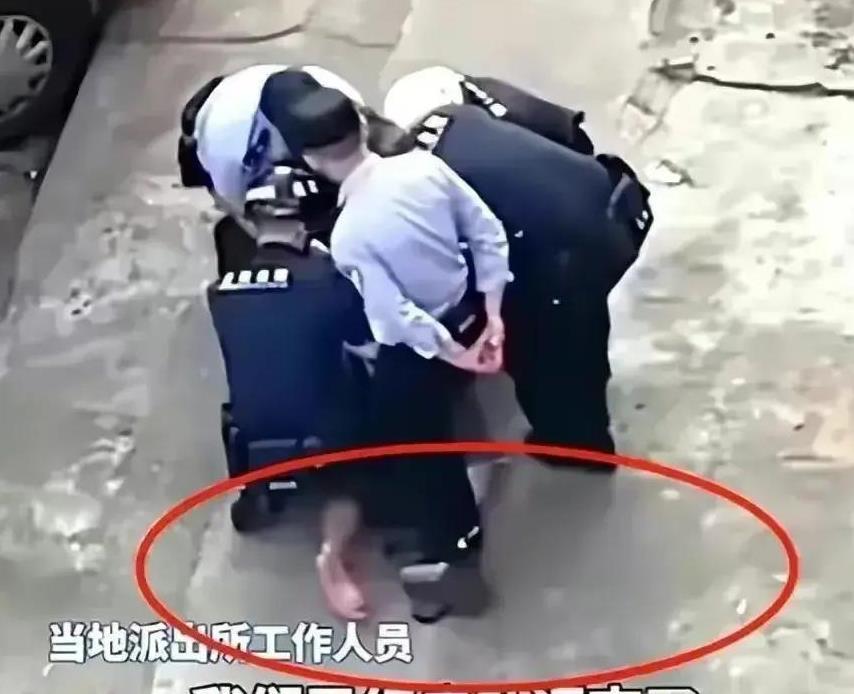 深圳地铁踩踏事故致12人受伤