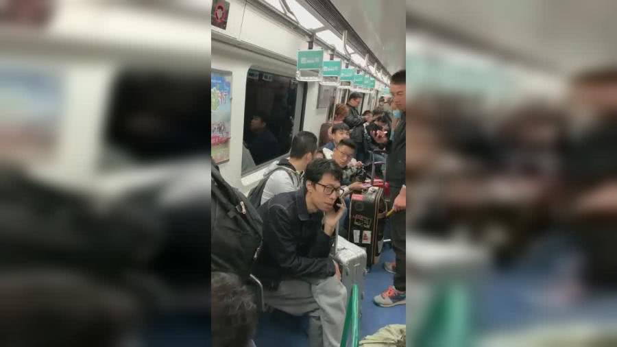 南京地铁回应乘客看到诡异人脸事件