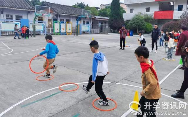 成都一小学打破常规，把运动会玩成二次元漫展，引领校园新风尚！