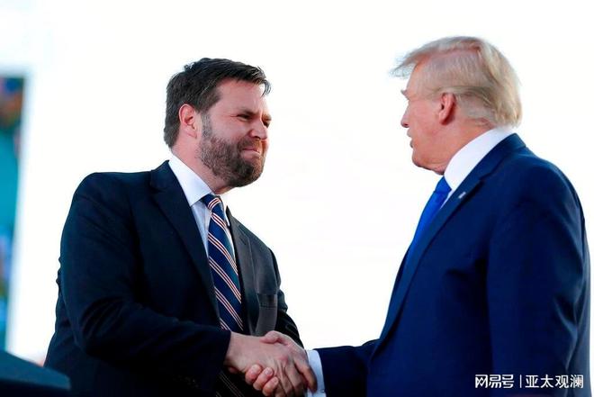 中国记者联合国质问万斯乡巴佬言论，正义与勇气的较量