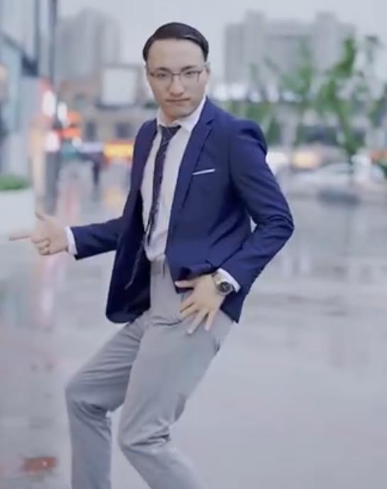 网红田一名接广告了，现象背后的深度解读