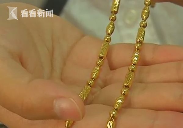 男子卖出9年前买的金项链净赚近三万，一段关于投资与耐心的故事