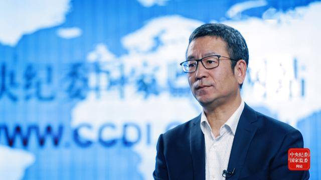 白岩松点评关税战，贸易冲突背后的复杂博弈