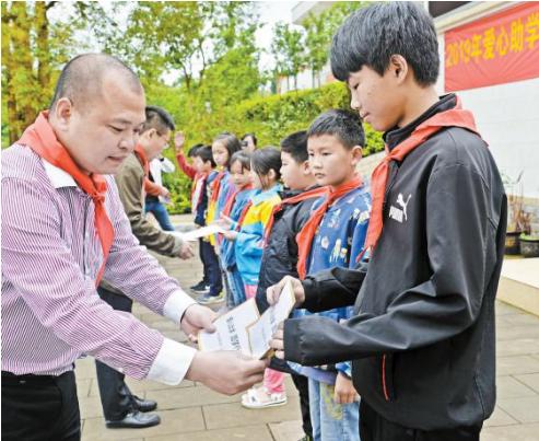 重庆荣昌区委书记简介，一位实干家的成长之路