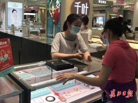 金饰的价格，市场趋势与影响因素解析