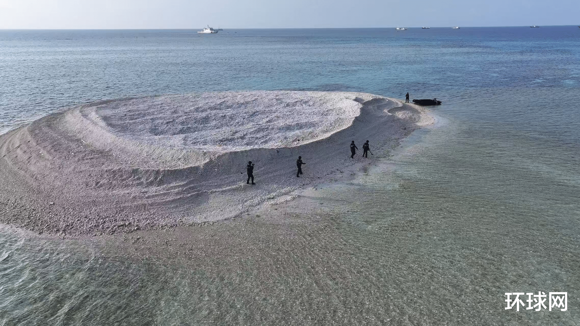 中国海警登临铁线礁，坚决维权行动，捍卫海洋领土主权