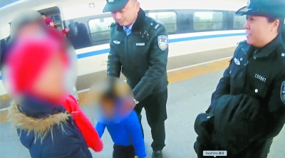 高铁上的小孩子为何频繁吵闹？深度解析背后的原因