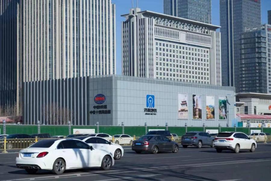 上海地铁遭起重机侵入事件，原因揭晓与公众关注