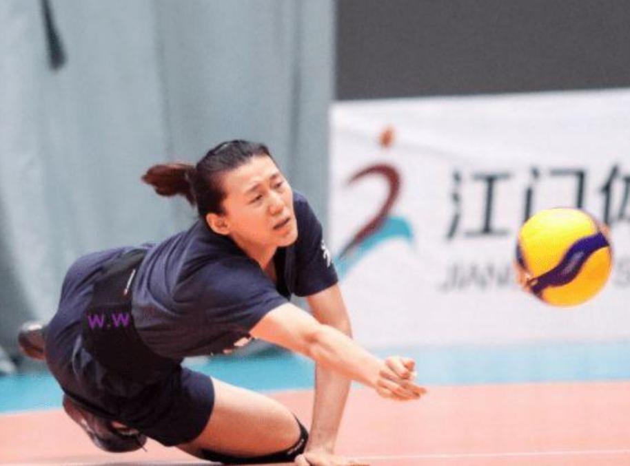 揭秘中国女排新星李盈莹，身高、体重与专业资料解析