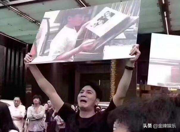 八旬老人与亡子女友再婚，一段跨越岁月的深情之旅