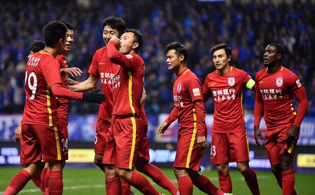 王钰栋双响神勇，浙江4-2亚泰豪取两连胜