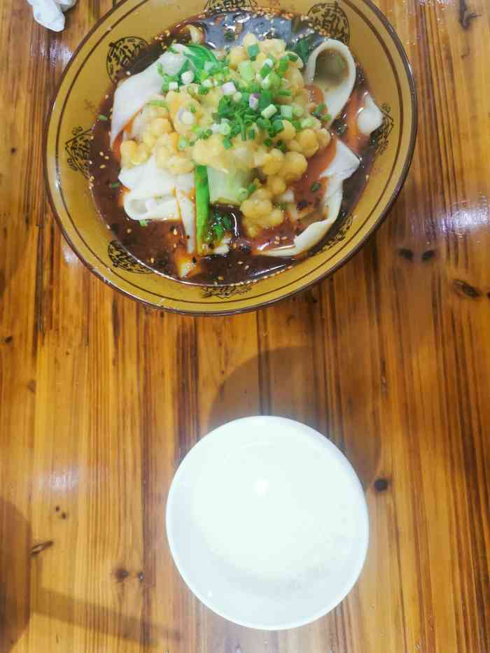 荣昌鸡汤铺盖面，半天卖出六千碗的传奇故事