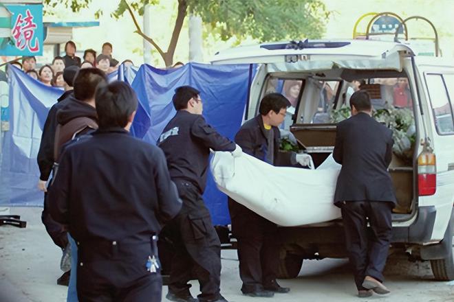 男子帮抬棺不幸心梗猝死，家属获高额补偿引热议