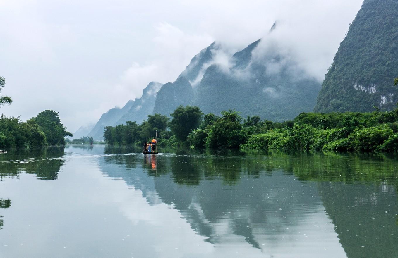 玩转漓江竹筏，你的漂流冒险之旅