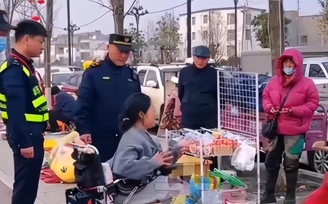 摆摊年轻人多的地方，究竟买什么最火热？