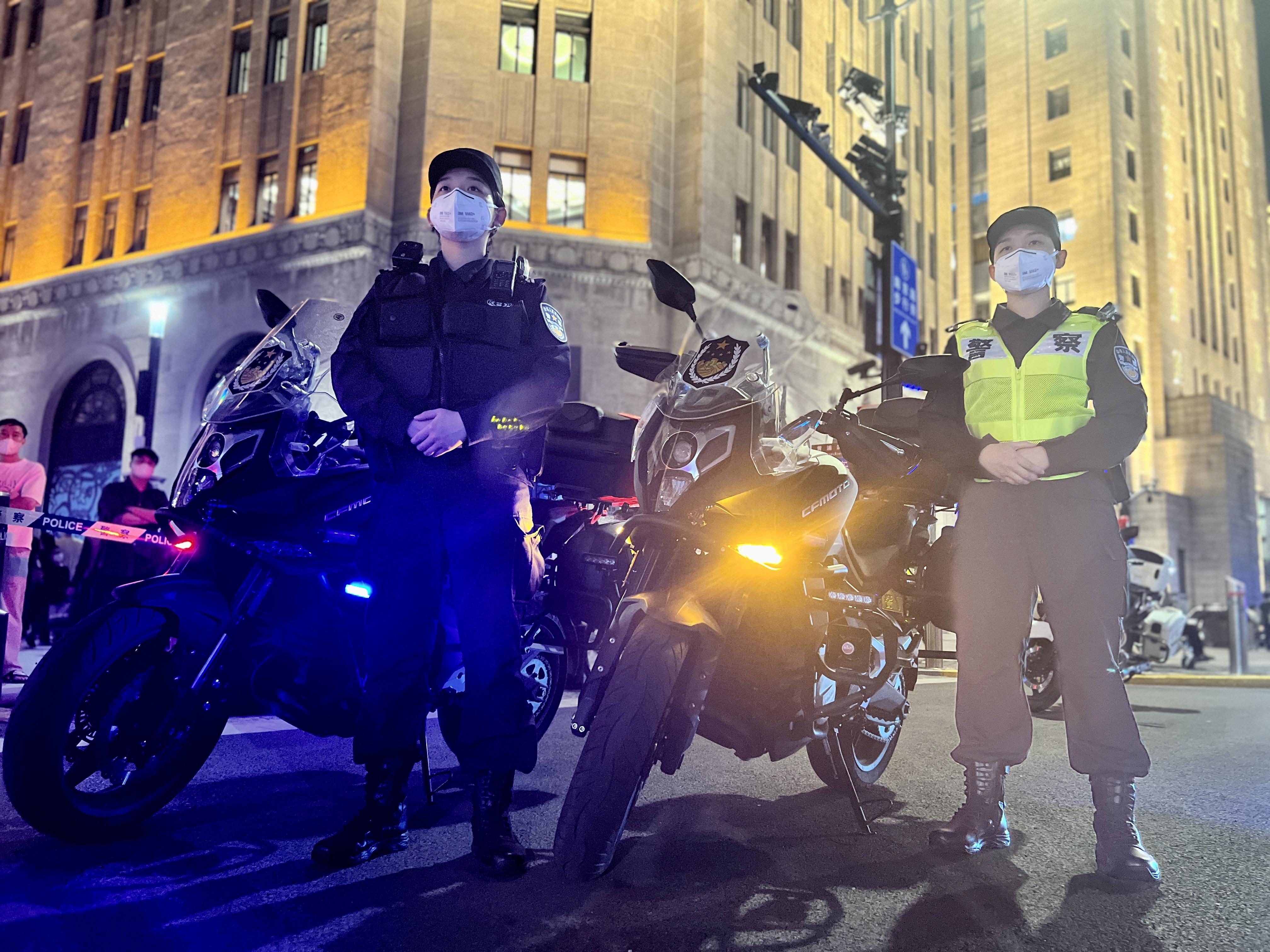 上海外滩特警再次火爆出圈，城市安全的新标杆与新风尚