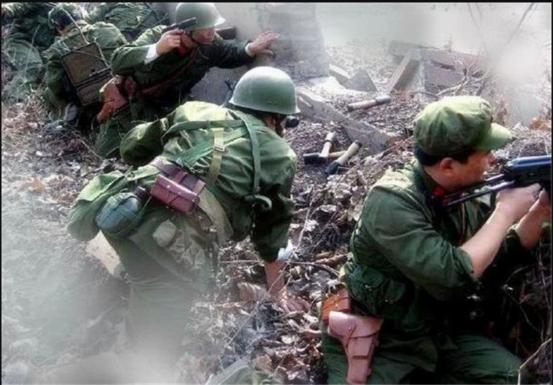跟着团长上战场，热血征程中的团结与荣耀
