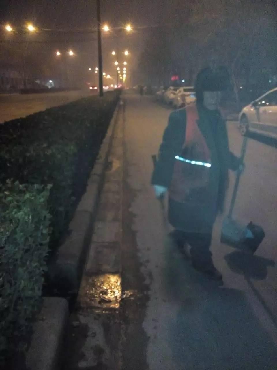 公园环卫工人的日常与风采