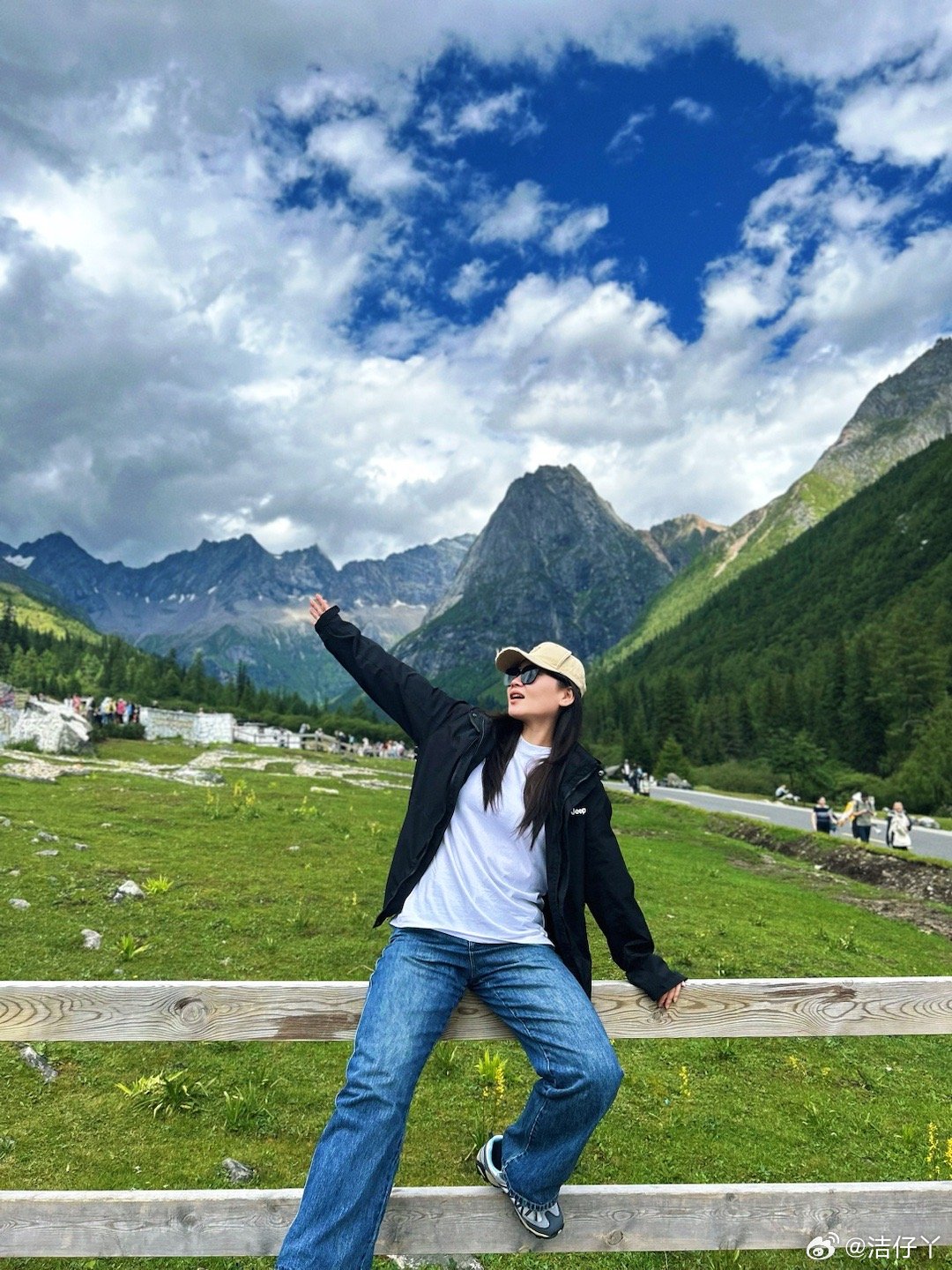 四姑娘山游客照，自然与人文的绝美交融