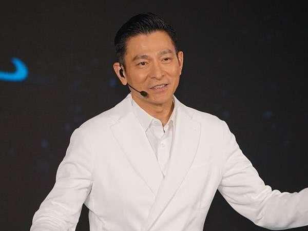 陈奕迅演唱会延迟，粉丝翘首以待，究竟何时再度开唱？