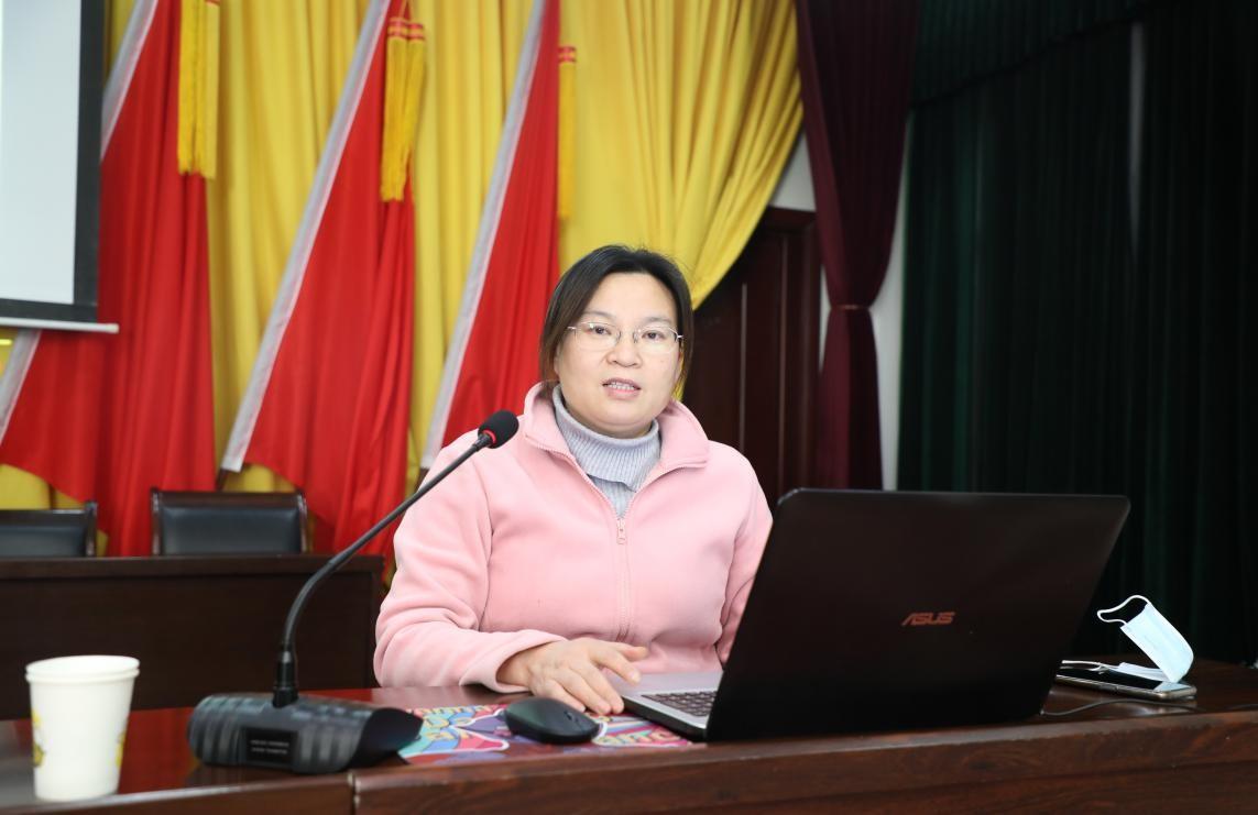 心与心缠绵。